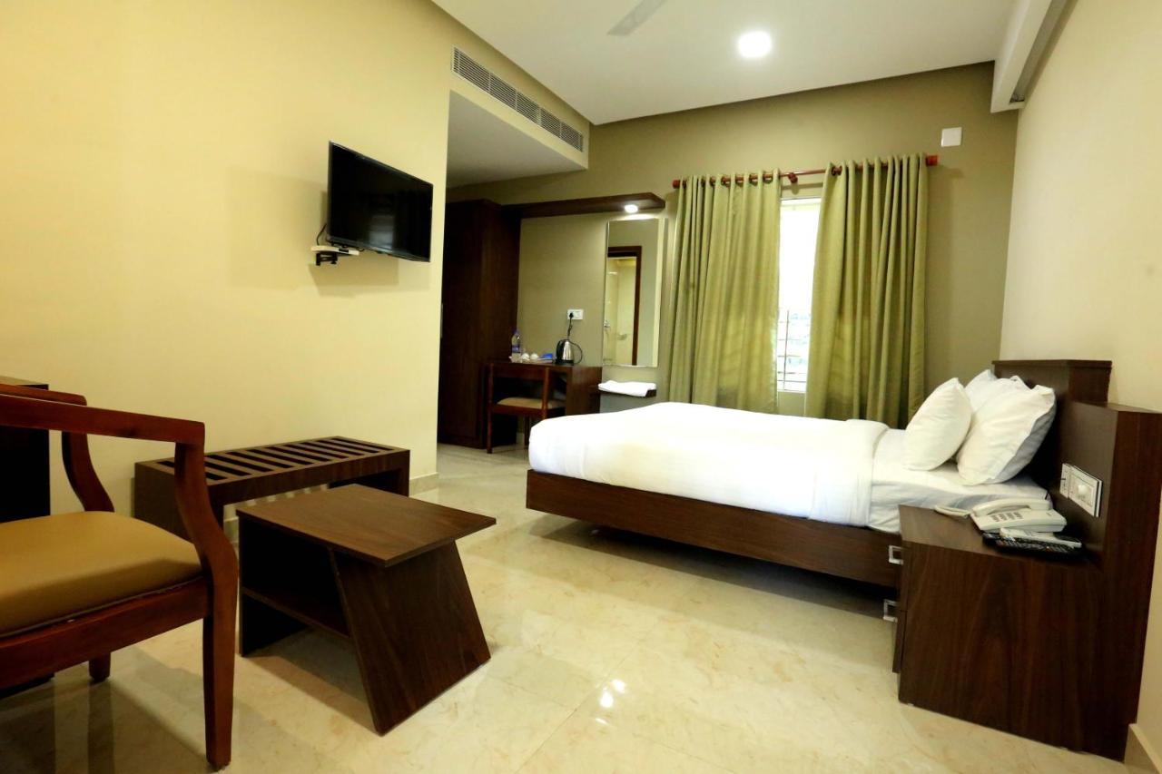 Kira Palace Residency Otel Ernakulam Dış mekan fotoğraf